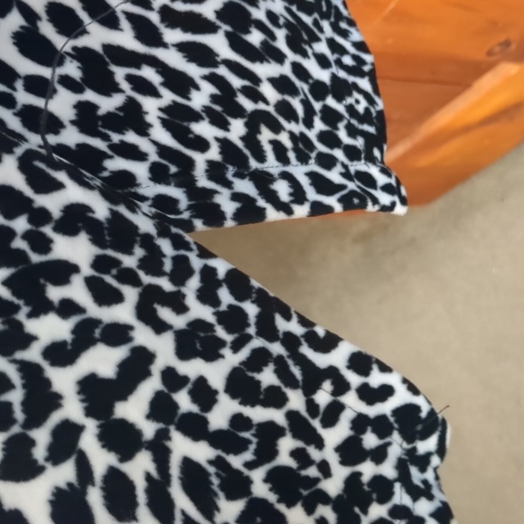 HAMPTON ROW* velour black and white mock neck long sleeve cheetah print top szXL - Picture 8 of 11